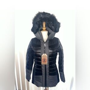 NWT Avalanche Ski Jacket Hooded & Waterproof Women’s Small MSRP $189.00